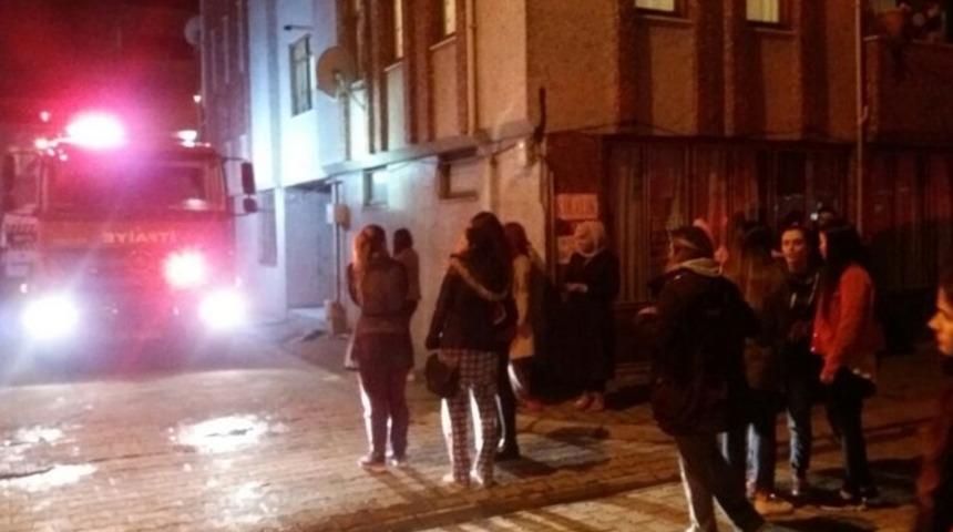 Kız yurdunda &ccedil;ıkan yangın paniğe neden oldu