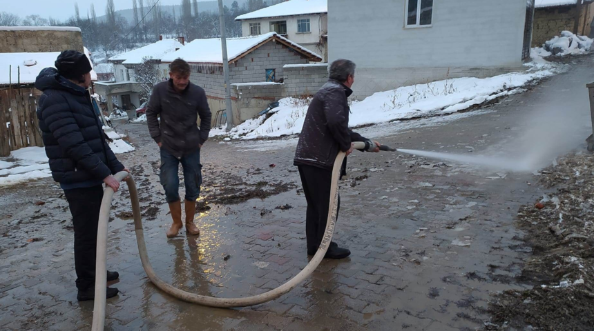 Her hastalığa şifa ama yoldaki buzu onunla eritiyorlar: 52 yıldır boşa akıyor