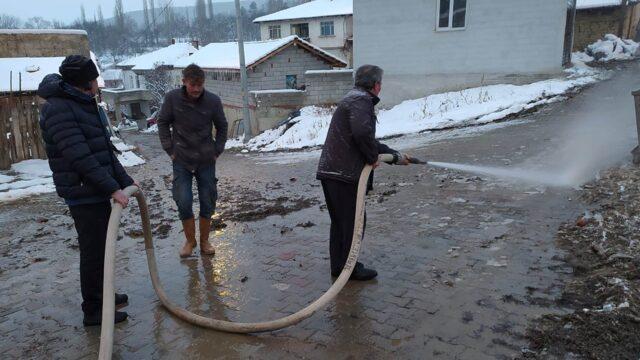 Her hastalığa şifa ama yoldaki buzu onunla eritiyorlar: 52 yıldır boşa akıyor