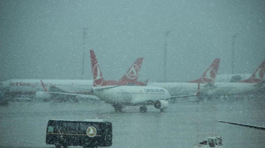 Uçak seferleri başladı mı? İstanbul Havalimanı ve Sabiha Gökçen Havalimanı uçuşlar devam ediyor mu? 