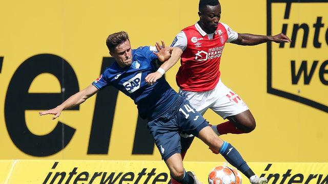 Son dakika Fenerbahçe haberi: Çubuklu formayı giyiyor! Fenerbahçe sol bek transferini bitirdi! Ghislain Konan...