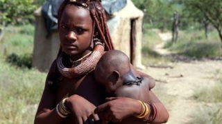 Himba kabilesi yaşam tarzıyla şaşırtmaya devam ediyor! Kadınları tamamen çıplak geziyor