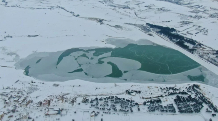 Elazığ’da Cip Baraj Gölü dondu! Ortaya kartpostallık görüntüler çıktı G2