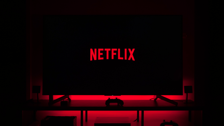 Müstehcen ilan edilen 'Kalp Çarpıntısı' Netflix'te dizi oluyor! Kadro açıklandı