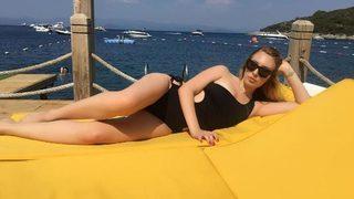 Nesgis Kumbasar'dan Yasmin Erbil'e destel