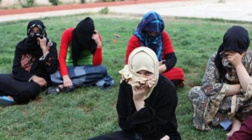 Savaştan ka&ccedil;an Suriyeli kadınlar T&uuml;rk erkeklerine satılıyor