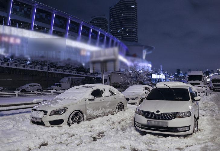 Son dakika: O yol bugün de kapandı! Kar esareti İstanbul'u ne zaman terk edecek? Turuncu alarm verildi