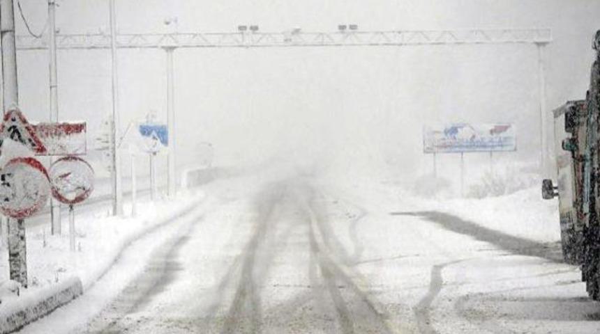 İstanbul'da hangi yollar açık? 26 Ocak İstanbul'da kardan dolayı kapalı yollar hangileri?