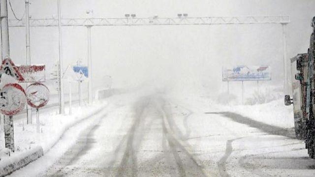İstanbul'da hangi yollar açık? 26 Ocak İstanbul'da kardan dolayı kapalı yollar hangileri?