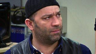 Arka Sokaklar'ın Mesut Komiser'i Şevket Çoruh'un gözlerden uzak eşine bakın! Güzelliğiyle büyüledi