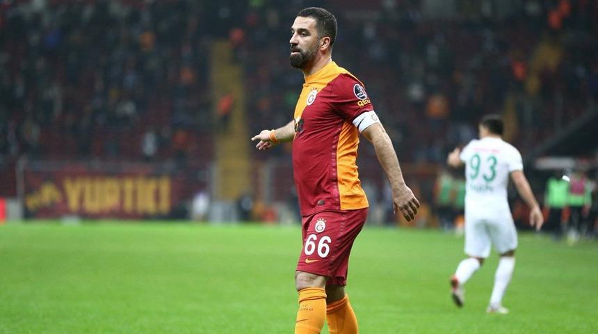 Ümit Karan'dan Arda Turan'a 'tuvalet kağıdı' üzerinden gönderme!