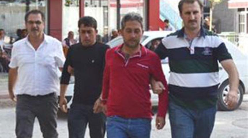 Eşinin sevgilisini evine &ccedil;ağırdı, &ouml;ld&uuml;rd&uuml;