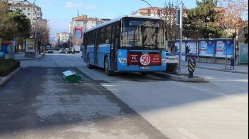 Yol ortasındaki tabut şaşkına &ccedil;evirdi