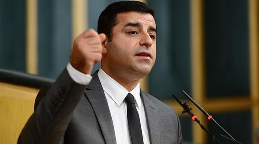 HDP Eş Başkanı Demirtaş, Davutoğlu'na hakaretten hakim karşısına &ccedil;ıktı