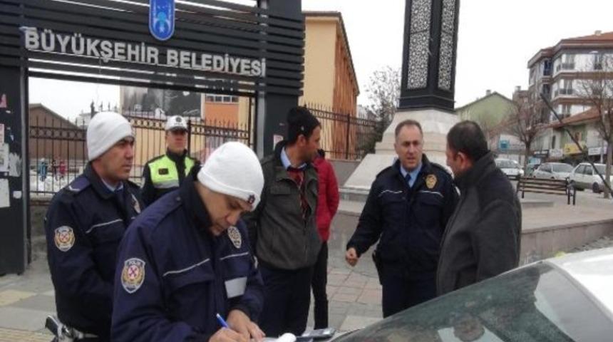 Trafikte o uygulama başladı: Sivil gibi biniyor hata g&ouml;rd&uuml;ğ&uuml; yerde ceza kesiyor!