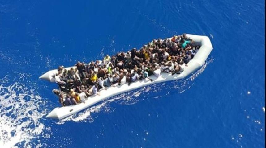 Lastik botta ölüme terk edilen mültecileri Türk gemisi kurtardı