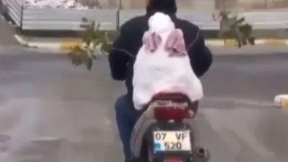 Antalya'ya 29 yıl sonra kar yağdı, kardan adamla şehir turu attı 