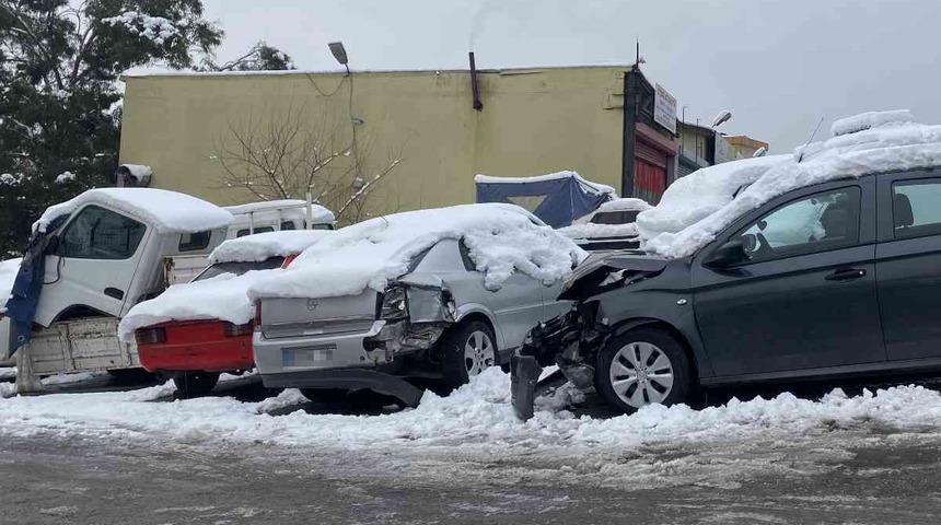 İstanbul'da kar yağışı sonrası beklenen oldu! Araçlar sanayiye akın etti