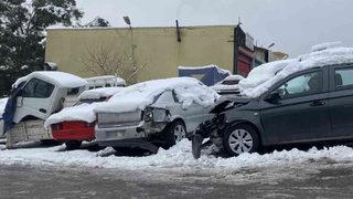 İstanbul'da kar yağışı sonrası beklenen oldu! Araçlar sanayiye akın etti