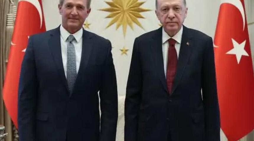 Cumhurbaşkanı Erdoğan'a g&uuml;ven mektubu sunmuştu! ABD&rsquo;nin Ankara B&uuml;y&uuml;kel&ccedil;isi Jeff Flake'den dikkat &ccedil;eken yazı