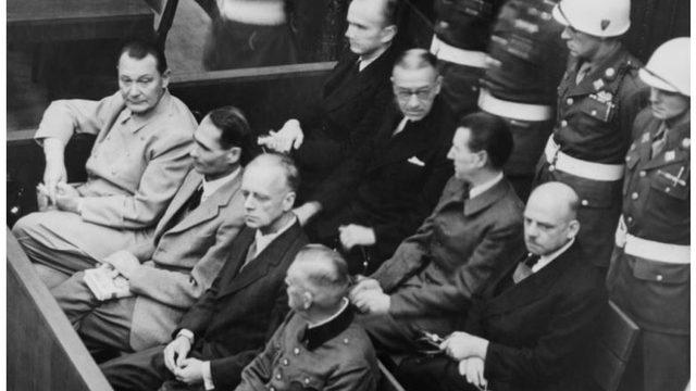 2. Dünya Savaşı sonrasında Nürnberg Mahkemeleri: Göring, Hess, von Ribbentrop ve Keitel ön sırada
