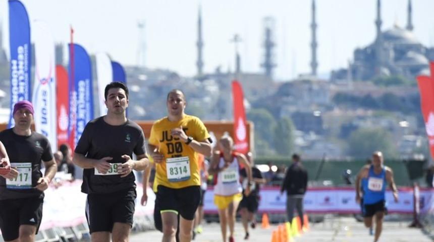 12. İstanbul Yarı Maratonu saat kaçta başlıyor ve saat kaçta tamamlanıyor?
