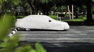 Park halindeki otomobilin gideri dudak uçuklattı!