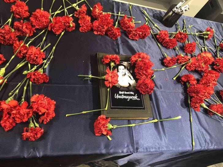 Fatma Girik'e son veda! Ediz Hun'un sahnede zor anları! "Artık dört yapraklı yonca yok" G2