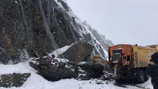 Zonguldak- İstanbul yolunda heyelan! İstanbul istikameti ulaşıma kapandı