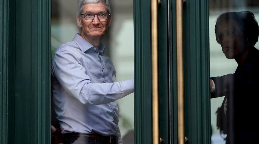 Apple CEO’su Tim Cook'a saplantısı olduğu ortaya çıktı! "İkizlerimin babası Cook" diyen Julia Lee Choi'ye ceza kararı