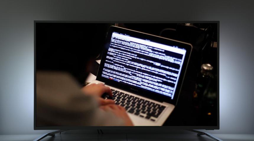 Aniden ekranda belirdiler! İran'da devlet televizyonuna siber saldırı şoku