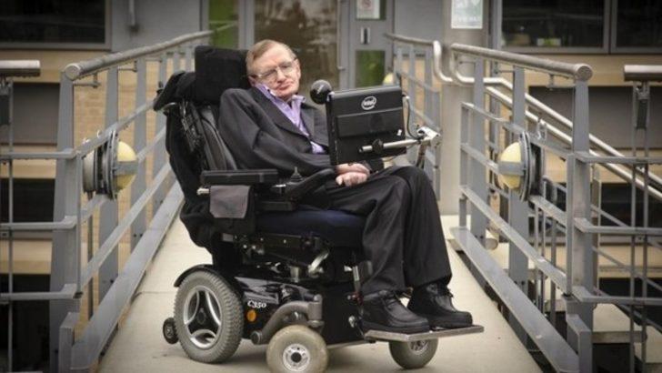 İngiliz fizikçi Stephen Hawking Roma'da hastaneye kaldırıldı