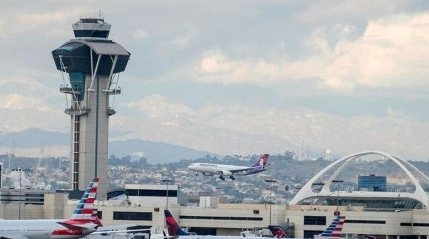 Yolcu battaniye parasına itiraz etti, u&ccedil;ak Los Angeles'a indirildi