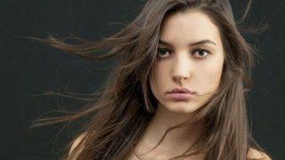 Damla Colbay kimdir, aslen nereli? Yalnız Kurt dizisi Esra karakteri Damla Colbay kaç yaşında, sevgilisi kim?