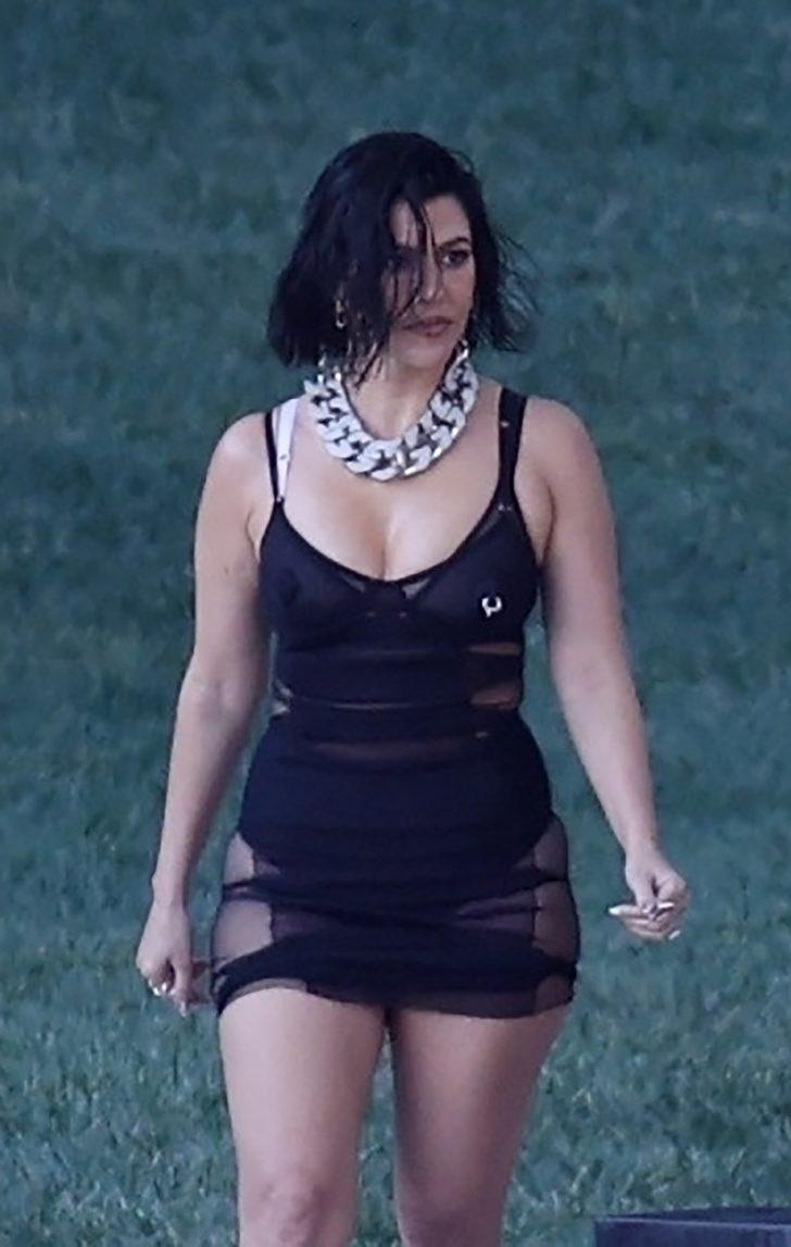 Kourtney Kardashian filtresiz yakalandı! İç çamaşırı çekiminde G1