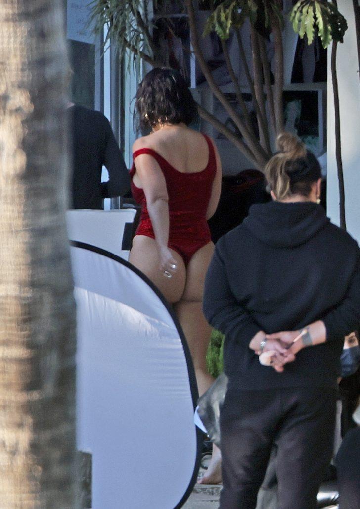 Kourtney Kardashian filtresiz yakalandı! İç çamaşırı çekiminde G2