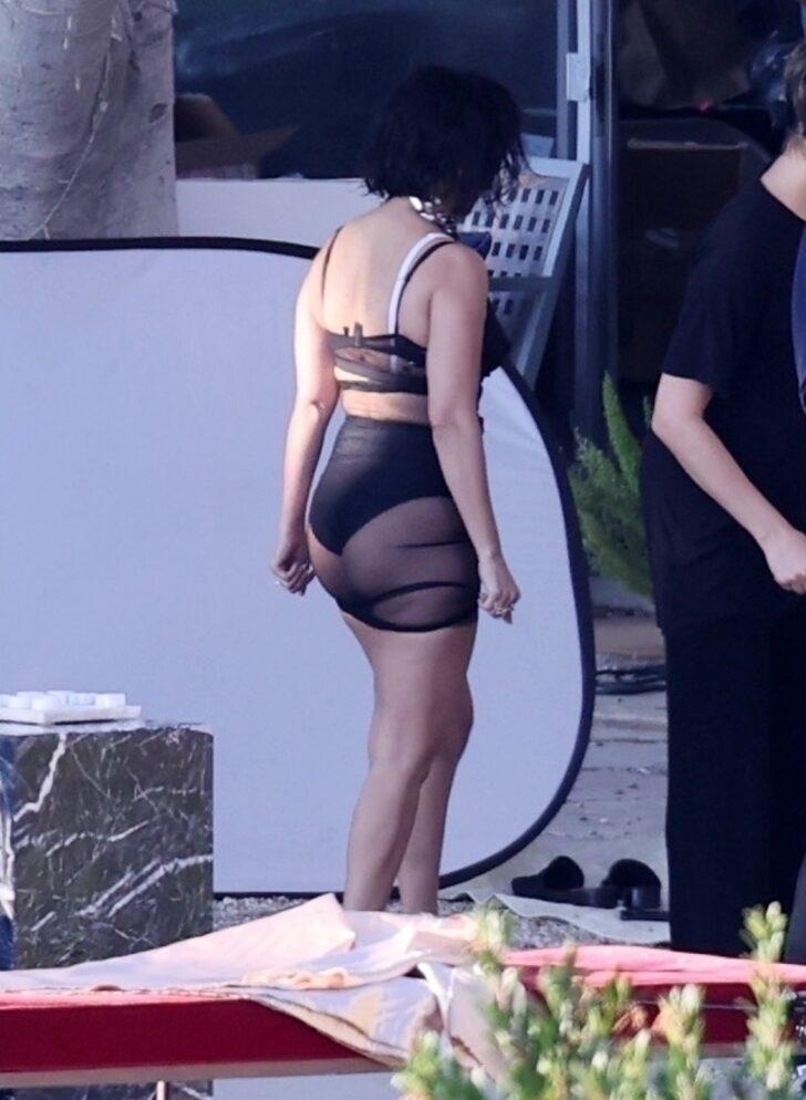 Kourtney Kardashian filtresiz yakalandı! İç çamaşırı çekiminde G4