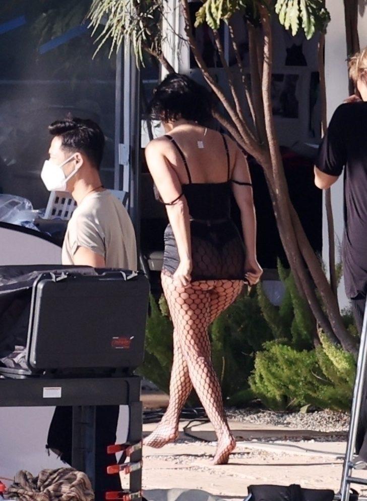 Kourtney Kardashian filtresiz yakalandı! İç çamaşırı çekiminde G5