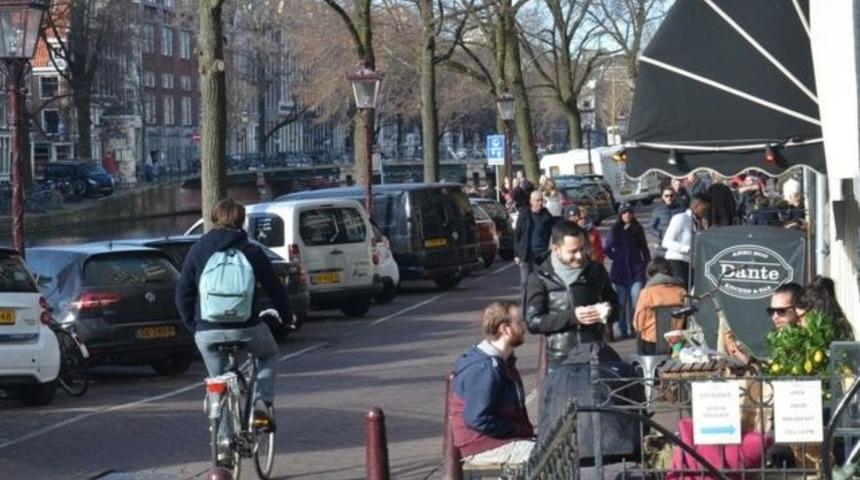 Amsterdam'da yaşayan T&uuml;rkler Hollanda ile krize ne diyor?