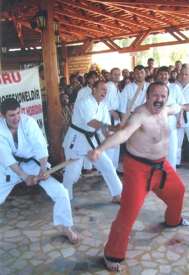 guc-gosterileri-ustasi-karateci-kanserden-kolunu-kaybetti_9625_dhaphoto3 (2)