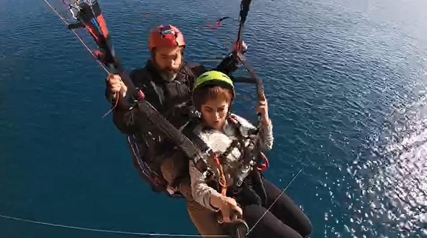 Korku dolu anlar! Yamaç paraşütüne misina takıldı