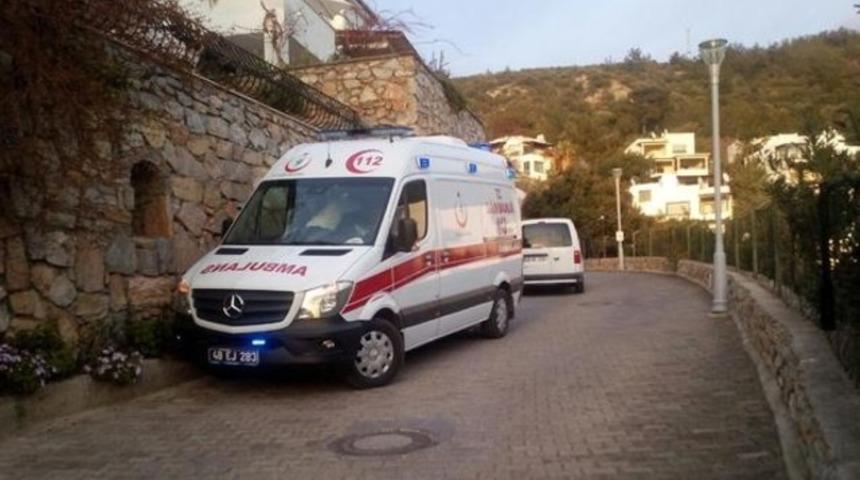 Alzheimer hastası yaşlı kadını eve g&ouml;t&uuml;ren polisler şoke oldu