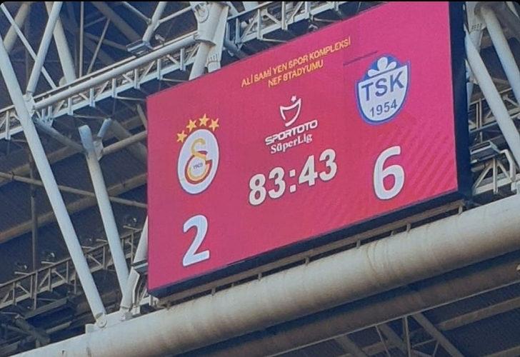 Son dakika Galatasaray haberleri: Galatasaray taraftarı hayatında ilk kez böyle tepki gösteriyor! Aralarında para toplamak isteyenler bile var...