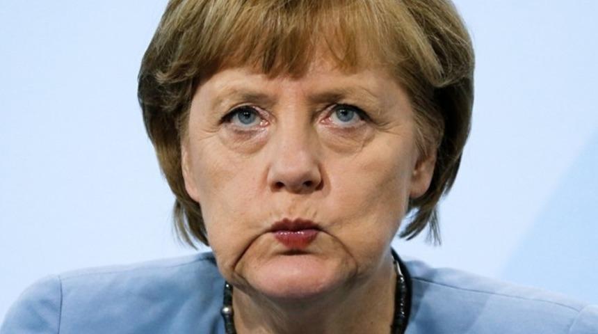 Merkel'den T&uuml;rkiye'nin AB &uuml;yeliği a&ccedil;ıklaması: Referandumu beklemeliyiz