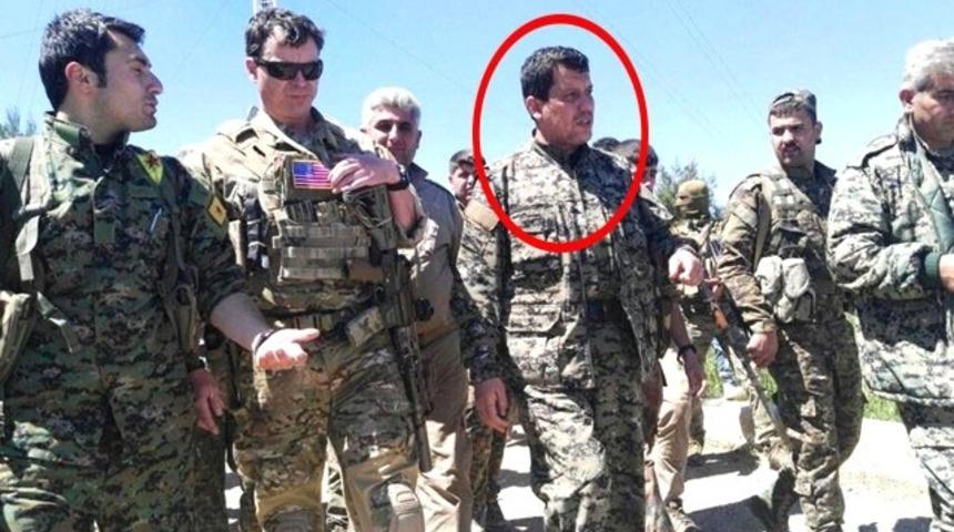 ABD'li komutanla poz veren YPG'li ter&ouml;rist Cemil Mazlum &ouml;ld&uuml;r&uuml;ld&uuml;