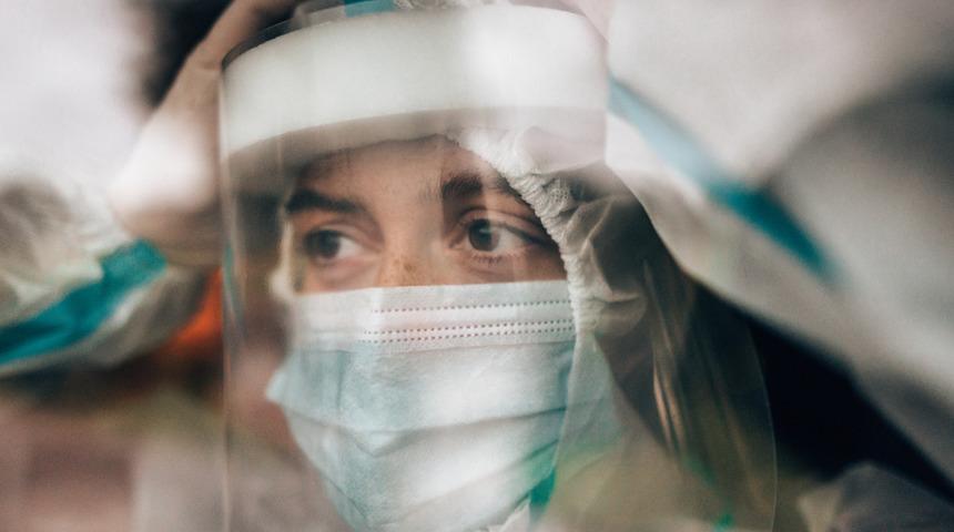 Tedbiri elden bırakmaya gelmez! Omicron’la ilgili bilinmeyenler