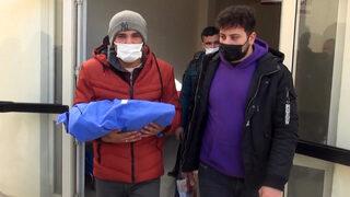 Bu acıya yürek dayanmaz! Doktor ihmlalinden anne karnında öldüğü iddia edilen bebeğini morgdan kucağında çıkardı