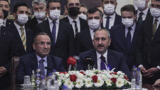 Son Dakika: Adalet Bakanlığında devir teslim! Abdulhamit Gül, görevi Bekir Bozdağ'a devretti