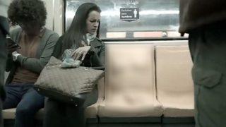 Toplu taşımadaki tacizlere “penisli koltukla” dikkat çektiler