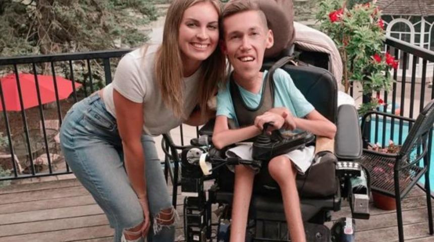 Engelli eşiyle özel hayatını eleştirenlere sert cevap verdi! Aralarındaki bağın özel olduğunu anlattı